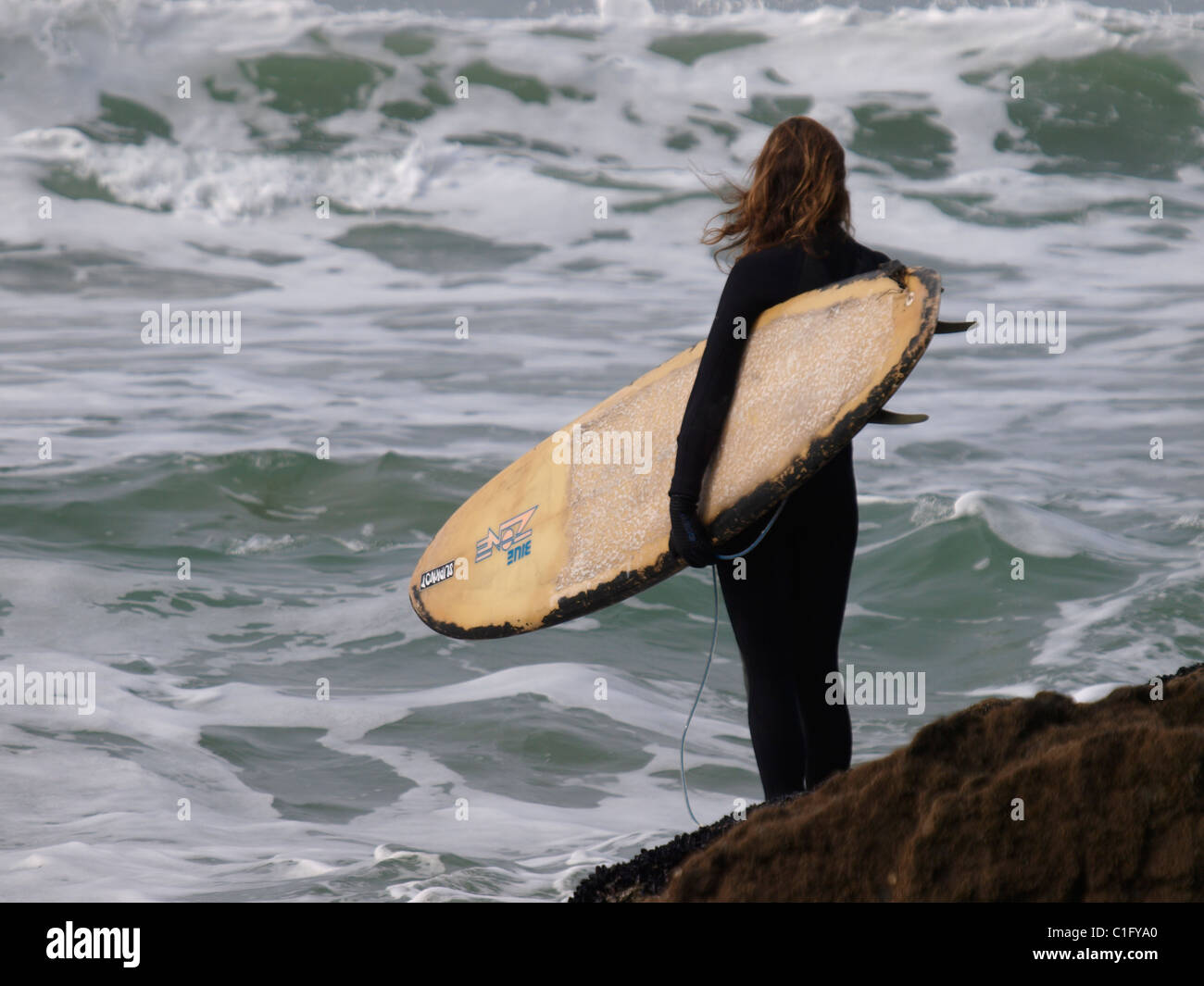 Girl watching waves hi-res stock photography and images - Alamy