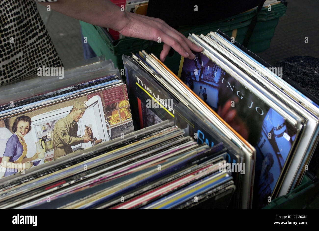 UK. STREET STALL WITH VINYL RECORDS IN LONDON Stock Photo Alamy