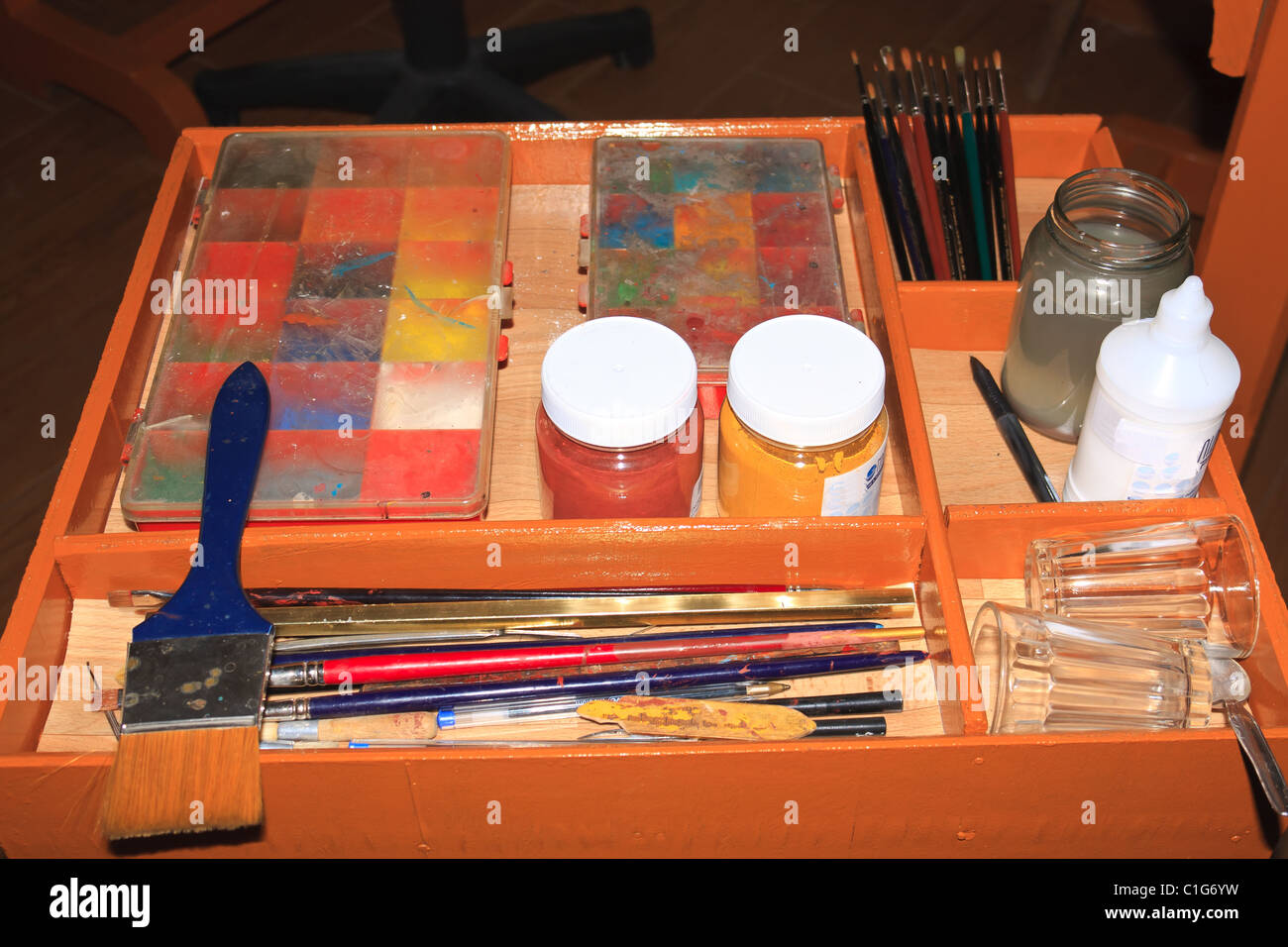 Art Tools, dyes and brushes Stock Photo Alamy