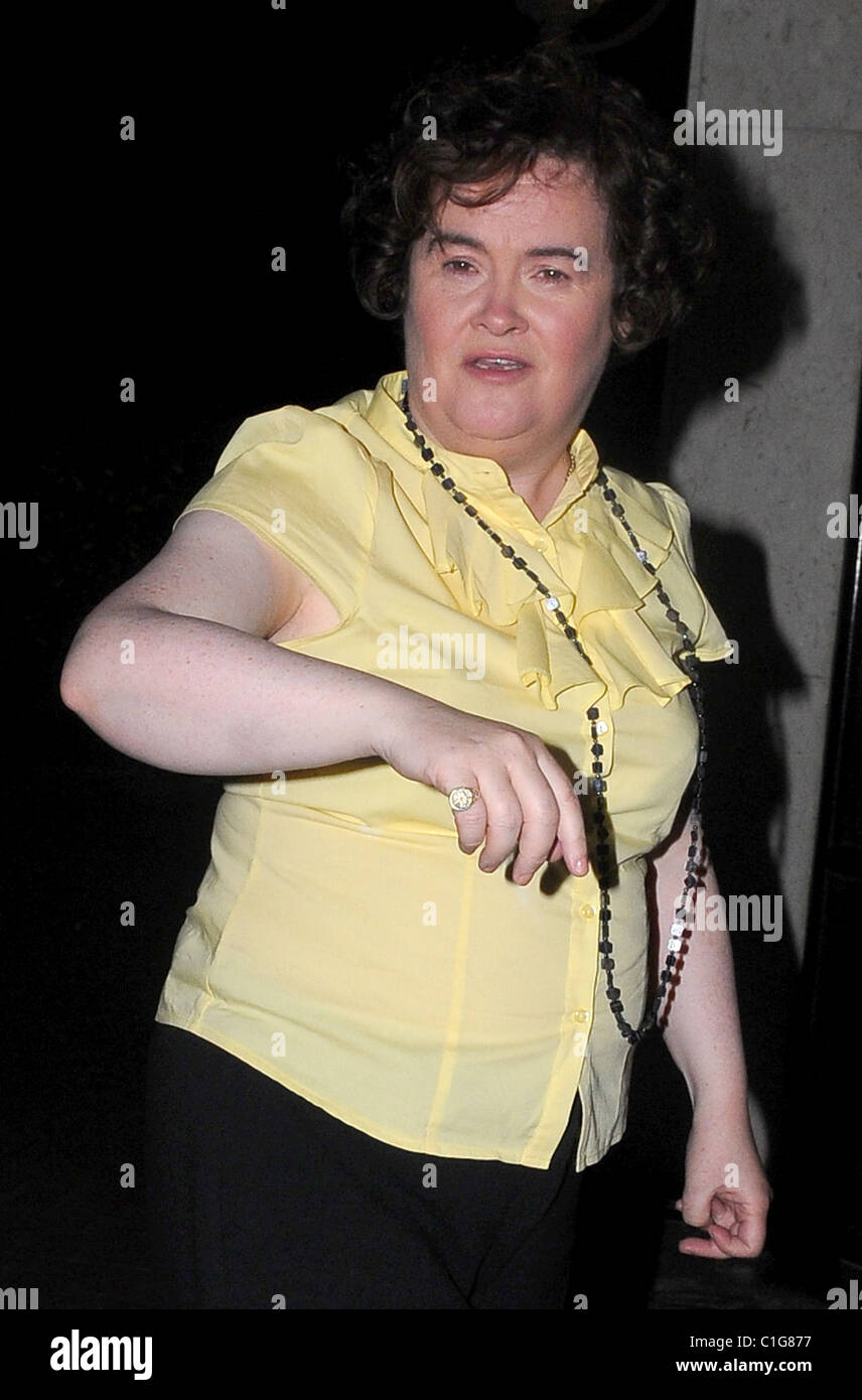 Britain's Got Talent' phenomenon Susan Boyle dressed in a yellow blouse leaving the ITV studios London, England - 24.05.09 Stock Photo