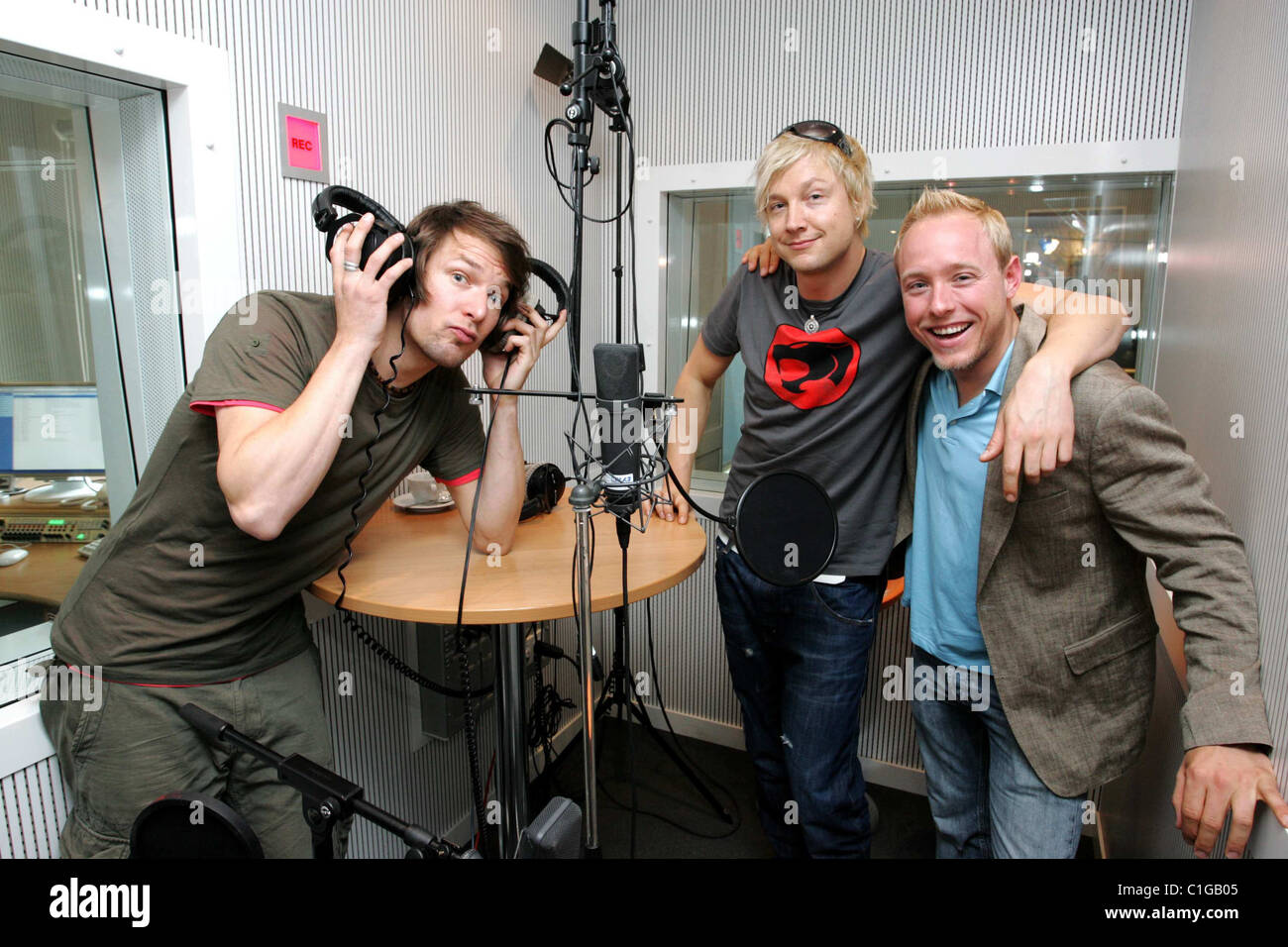 Riku Rajamaa, Samu Haber of Sunrise Avenue and radio DJ Haacke at Berlin  radio station 94.3 rs2 Berlin, Germany - 18.05.09 Stock Photo - Alamy
