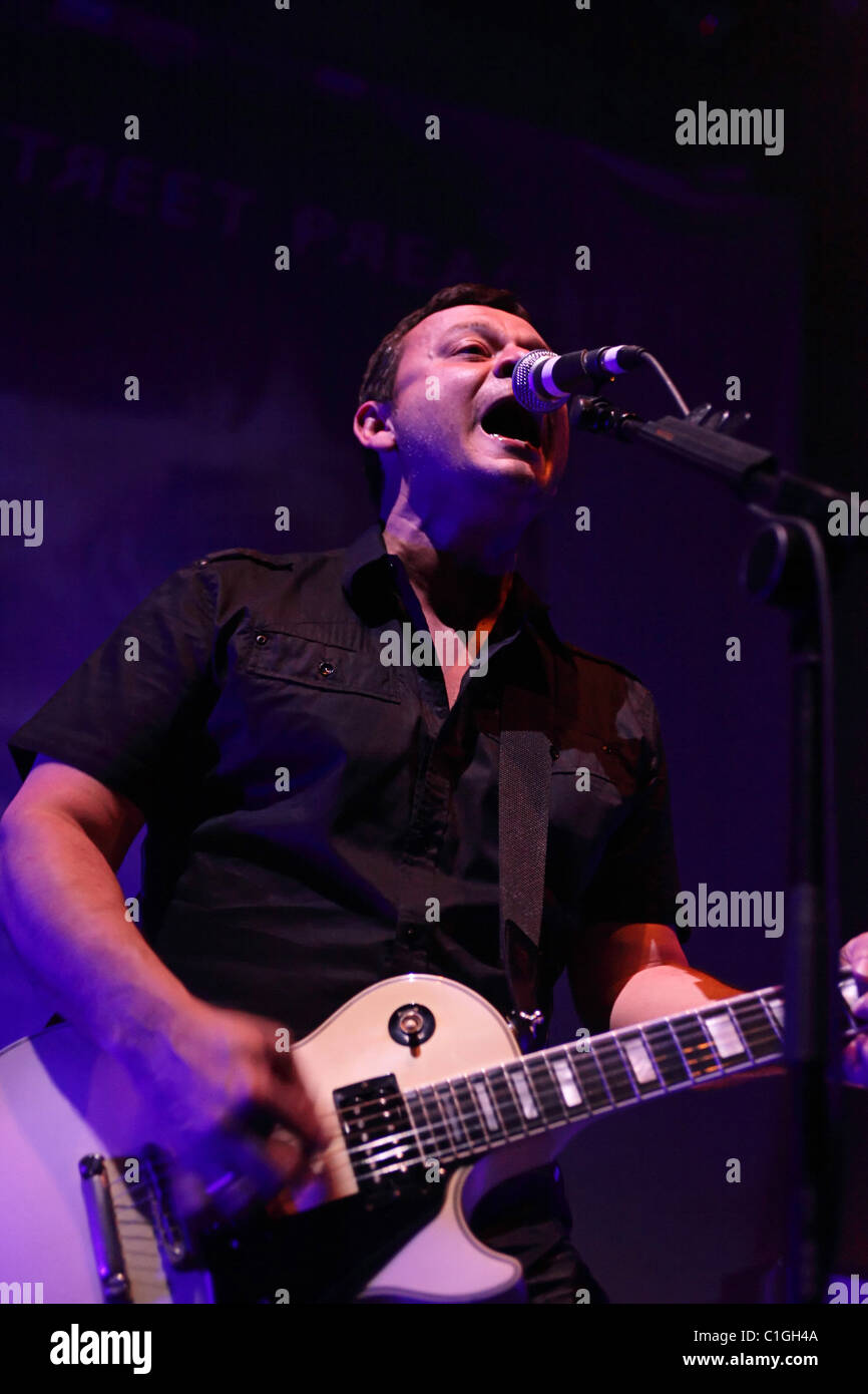 James Dean Bradfield of the Manic Street Preachers perform in concert at the Camden Roundhouse London, England - 28.05.09 Stock Photo