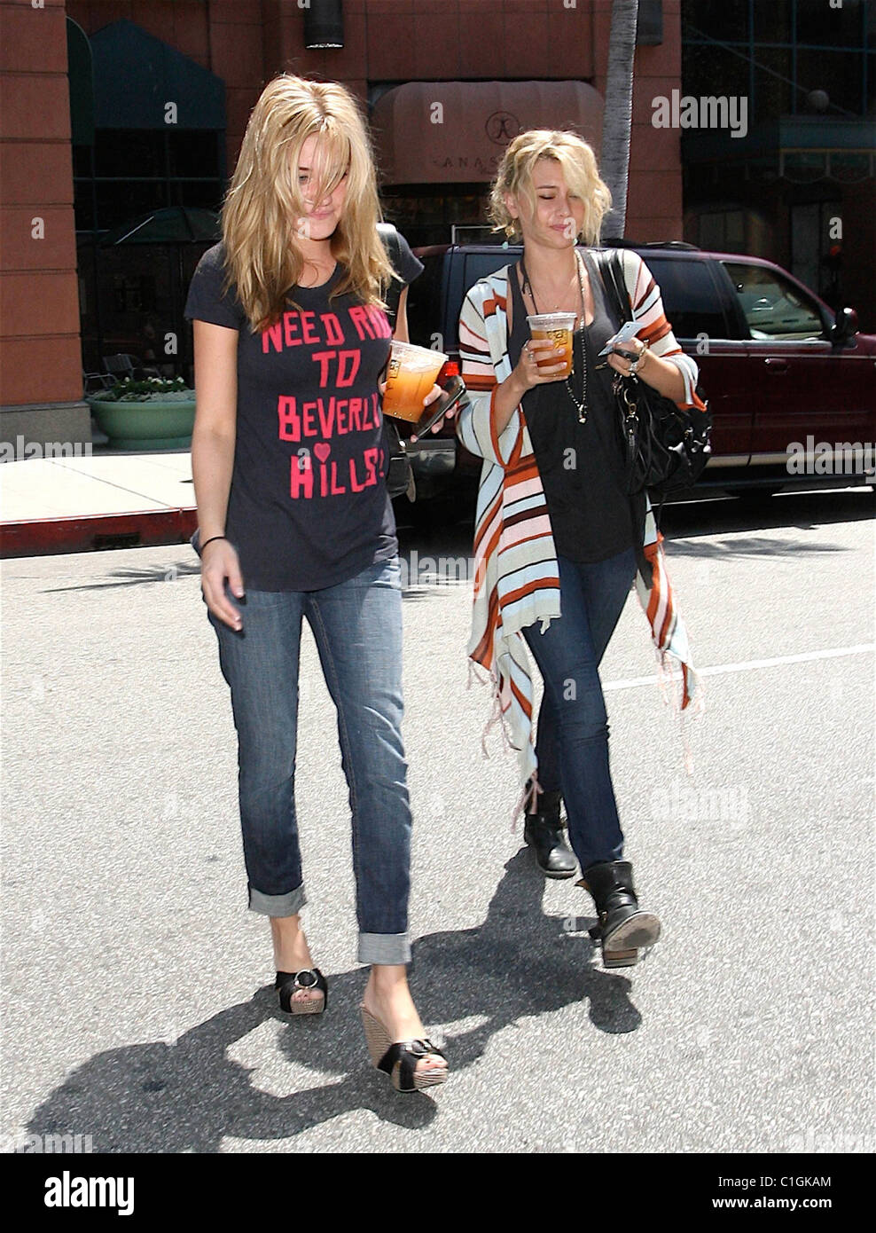 Sisters Alyson Renae Michalka and Amanda Joy Michalka AKA Aly & AJ leaving Anastacia with soft drinks in Beverly Hills Los Stock Photo