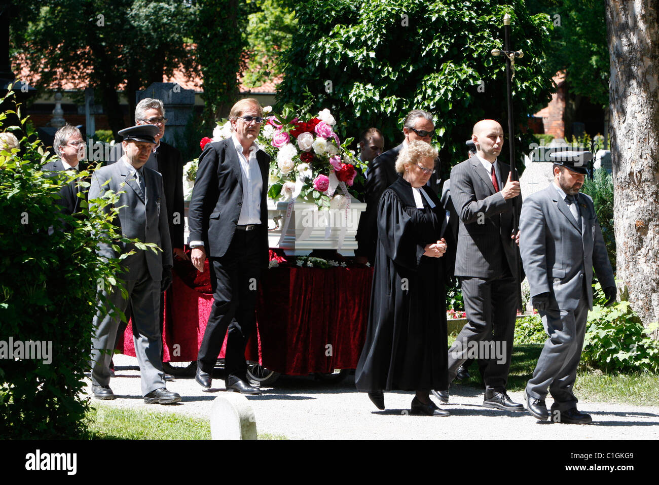 Atmosphere Funeral of German actress Barbara Rudnik at Nordfriedhof Munich, Germany - 29.05.09 Stock Photo