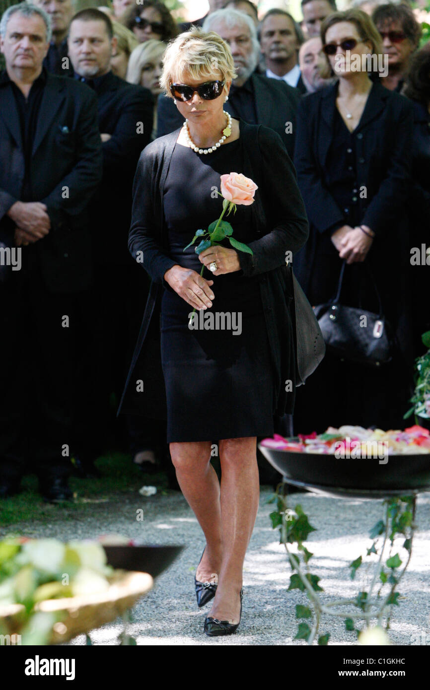 Uschi Glas Funeral of German actress Barbara Rudnik at Nordfriedhof Munich, Germany - 29.05.09 Stock Photo