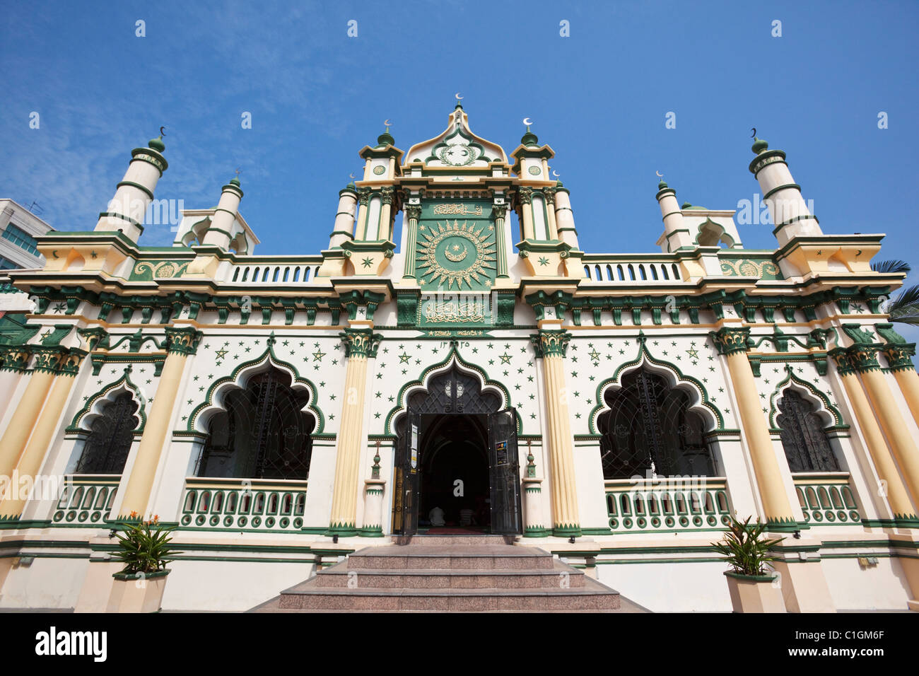 Islamic architecture of the Abdul Gaffoor Mosque.  Little India, Singapore Stock Photo