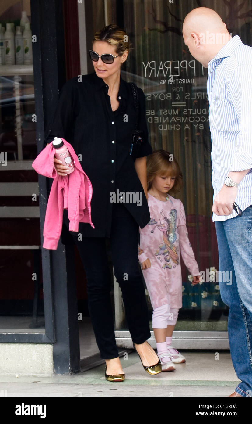 Heidi Klum leaves Tipperary Hairstyling with her daughter Leni in ...
