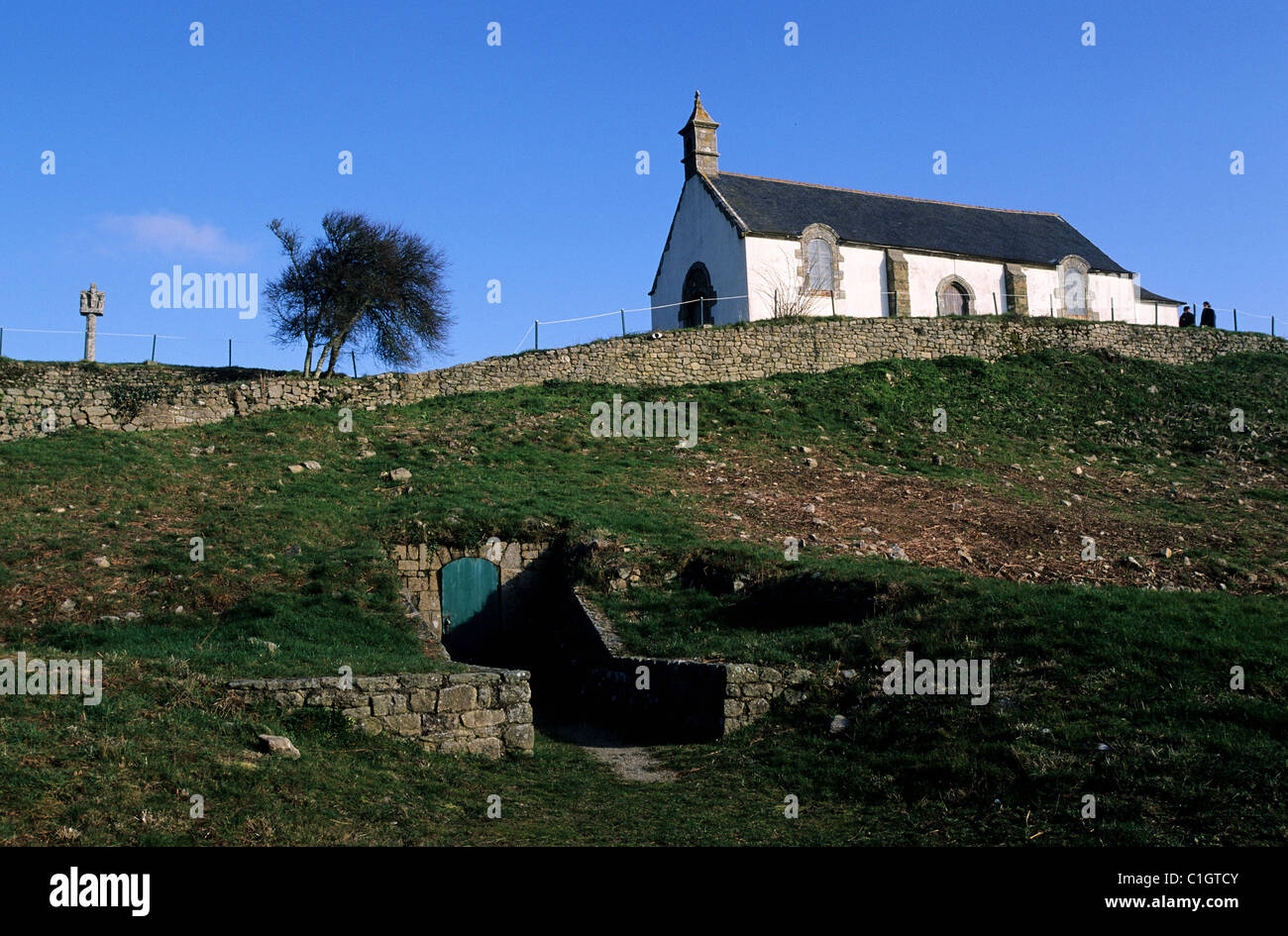 France, Morbihan, Carnac, burial mound (tumulus) and Saint Michel chapel Stock Photo