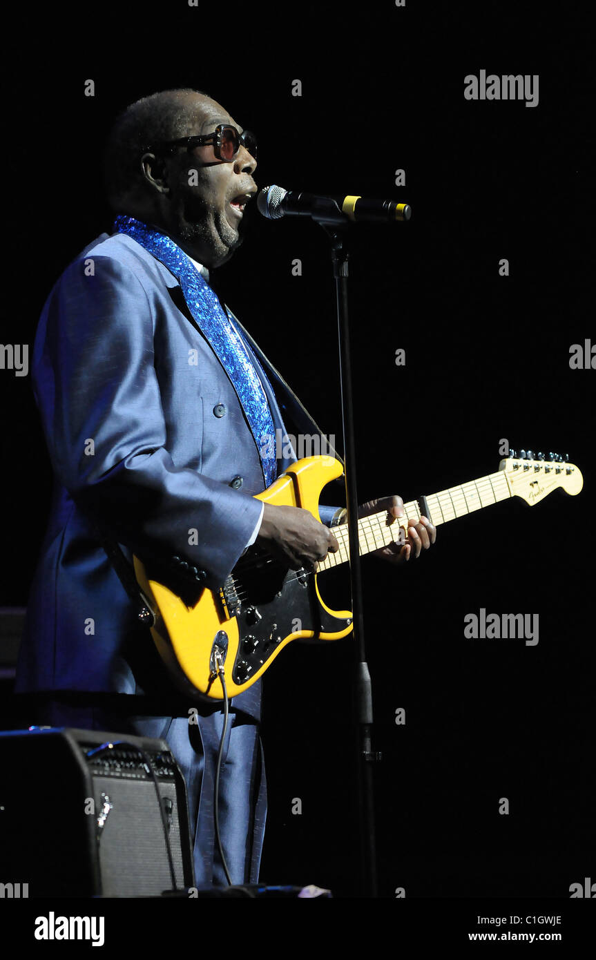 Clarence Carter The Legends Tour concert at the James L. Knight center ...