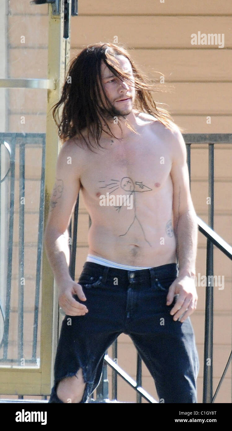 Joseph Gordon Levitt Shirtless