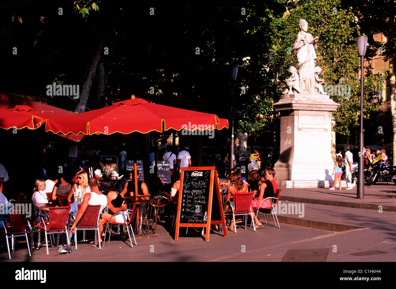 France, Bouches du Rhone, Aix en Provence, cafe pavement at the corner of the cours Mirabeau