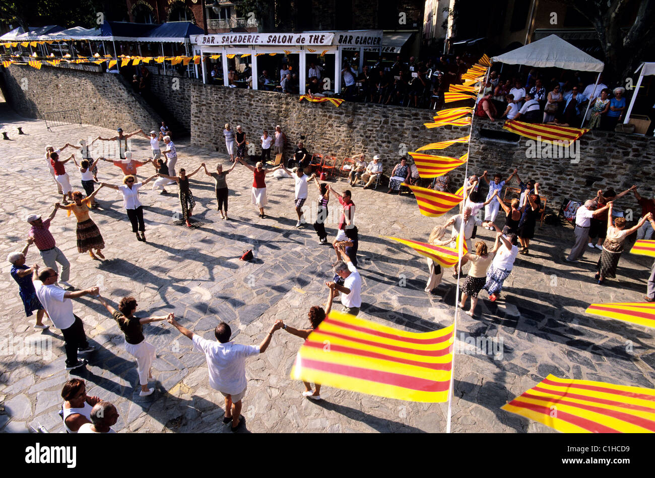 France, Pyrenees Orientales, Collioure, catalan ball and sardanes (catalan traditional dances) Stock Photo