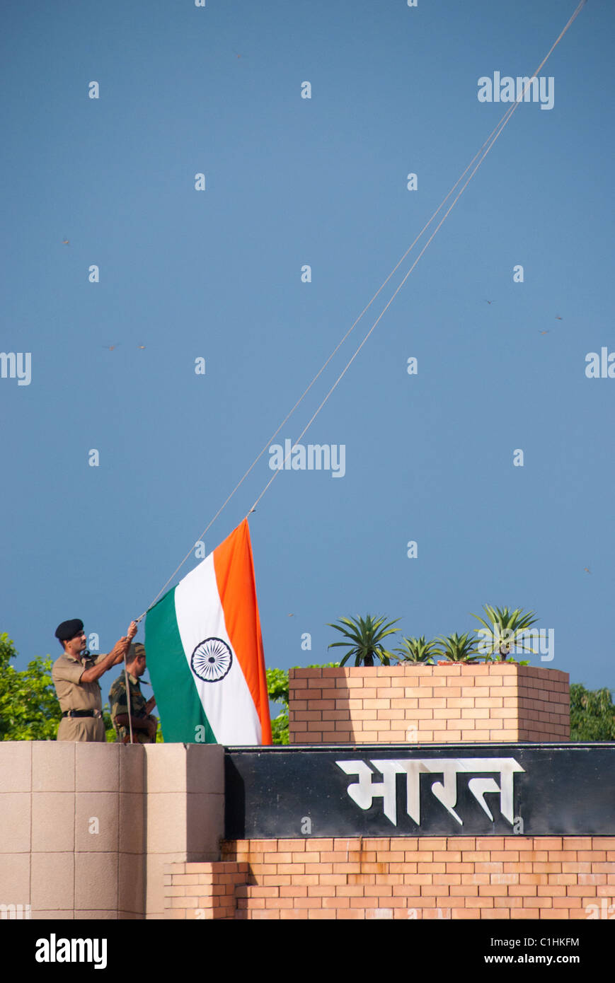 Raising the Flag at the Wagah Border Flag Ceremony Stock Photo Alamy