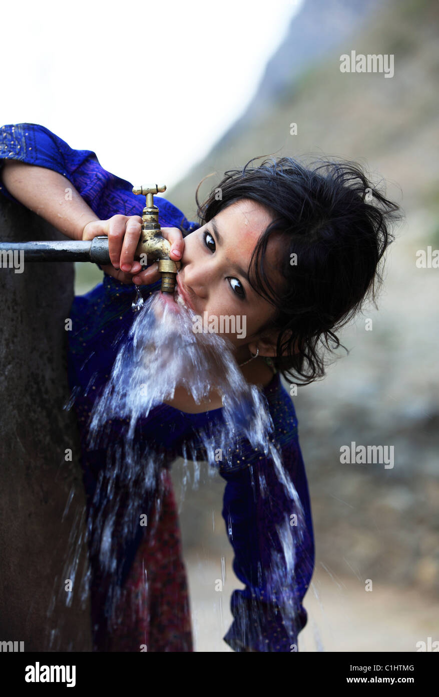 Indigenous girl water hi-res stock photography and images - Alamy