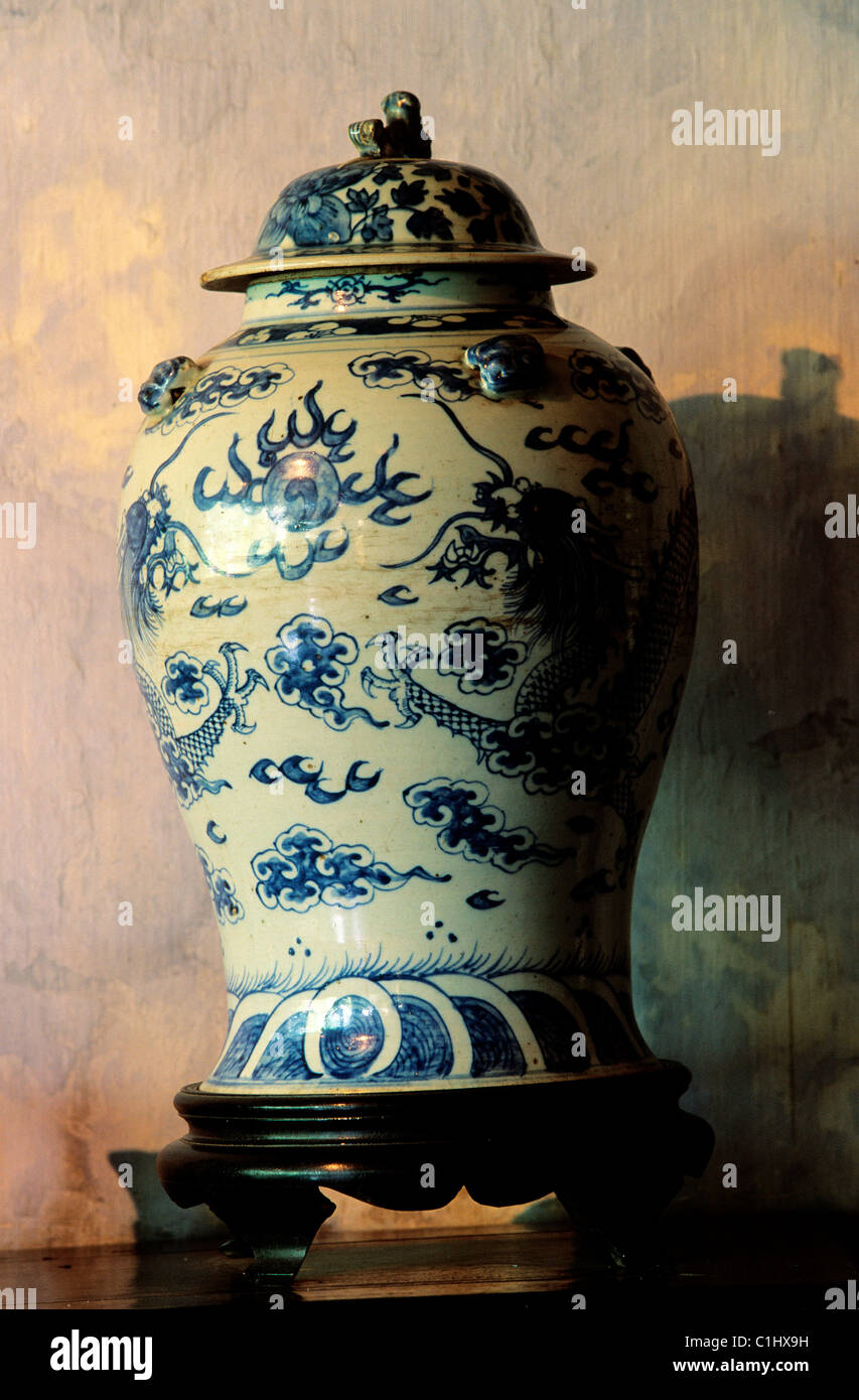 Chinese vase hi-res stock photography and images - Alamy
