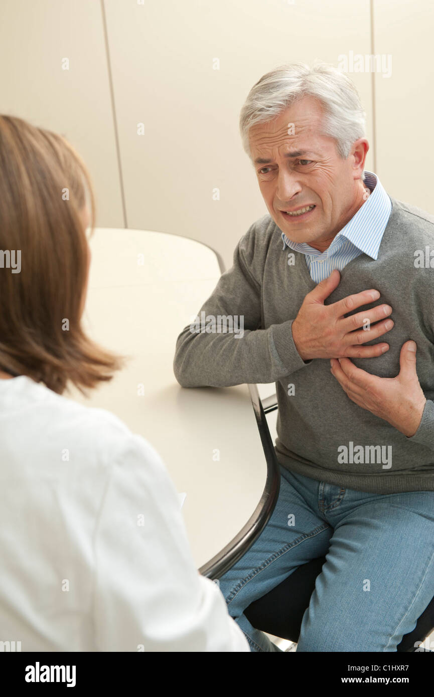 Patient chest pains at the doctor Stock Photo Alamy