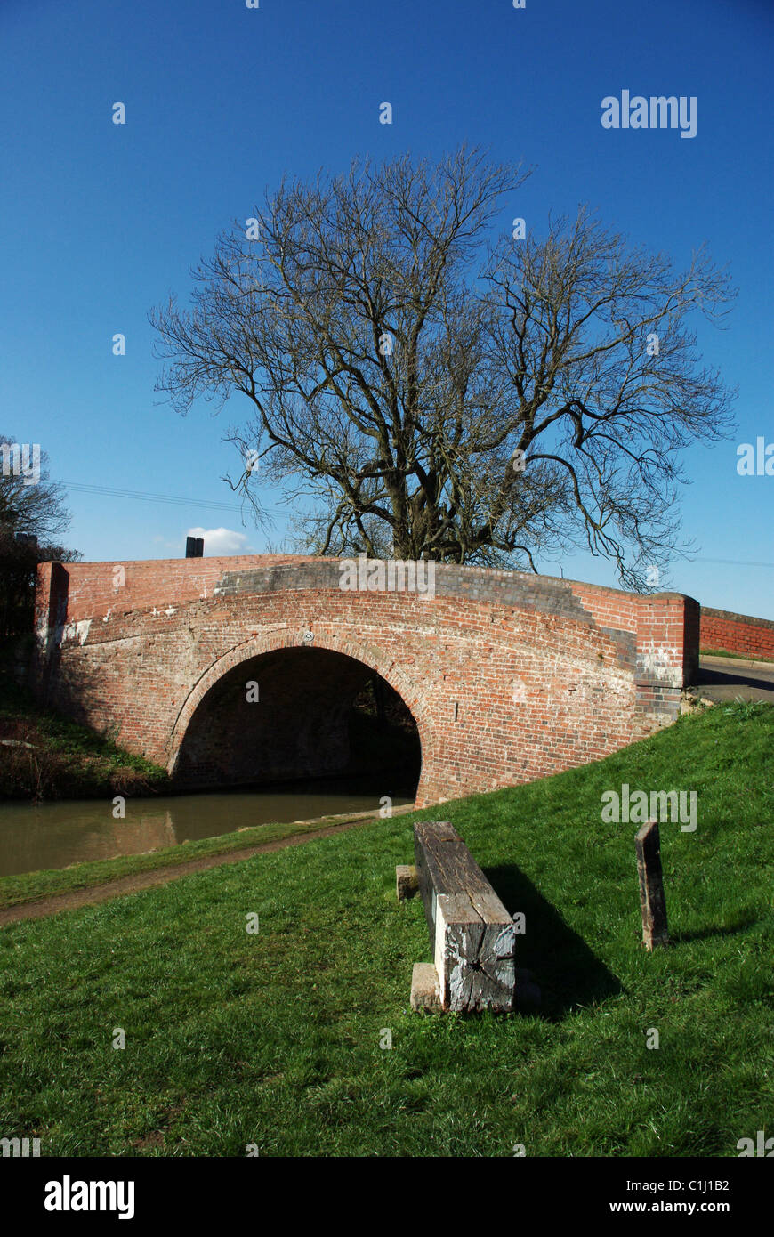 Candle Bridge which crosses the Grand Union canal at Blisworth, Northamptonshire, UK Stock Photo