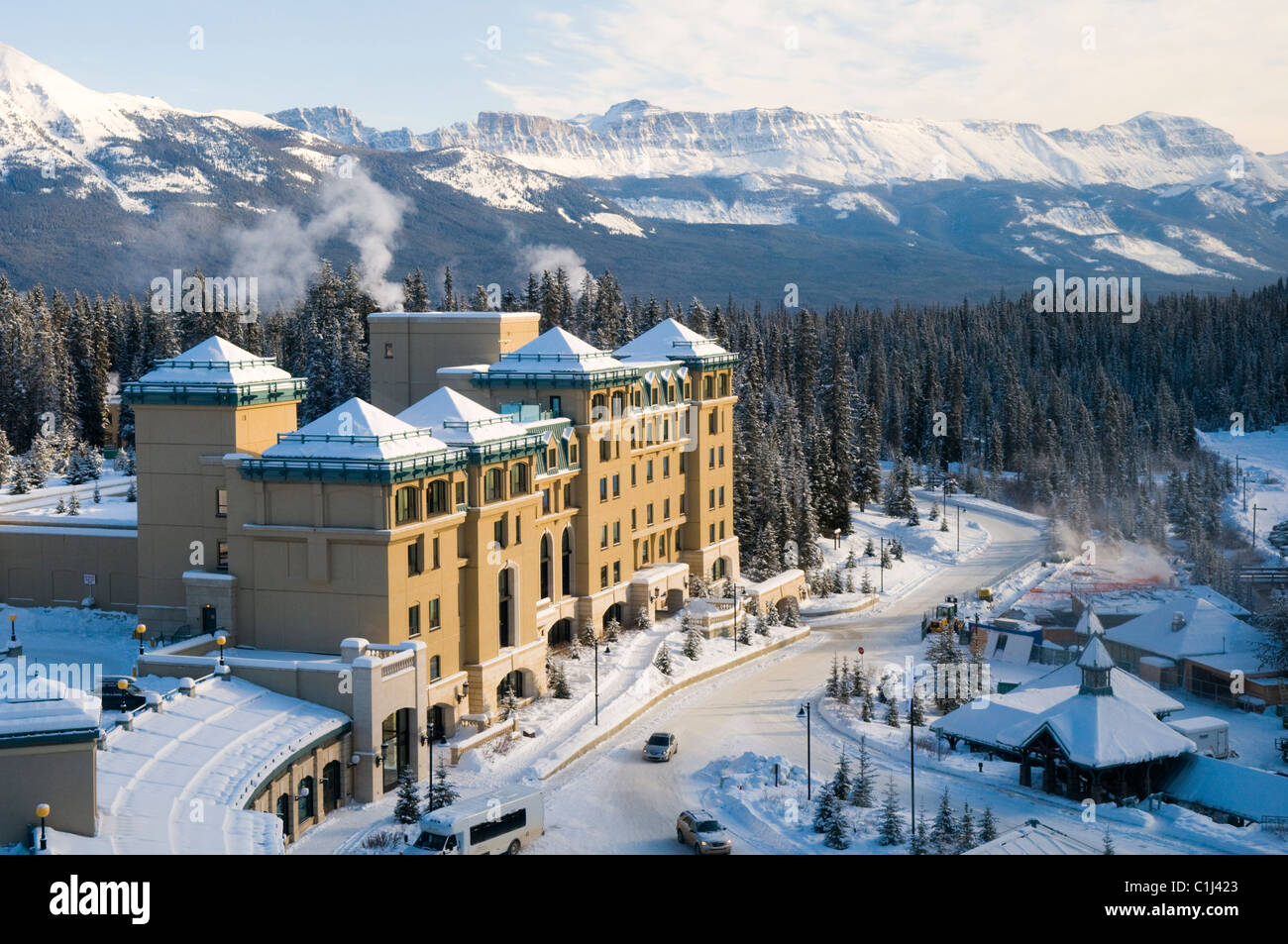 The Fairmont Chateau Lake Louise Stock Photo - Alamy