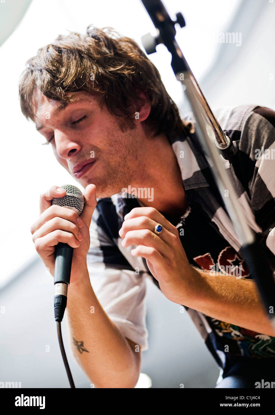 Paolo Nutini Appearing Instore At Hmv To Promote His New Album Sunny Stock Photo Alamy