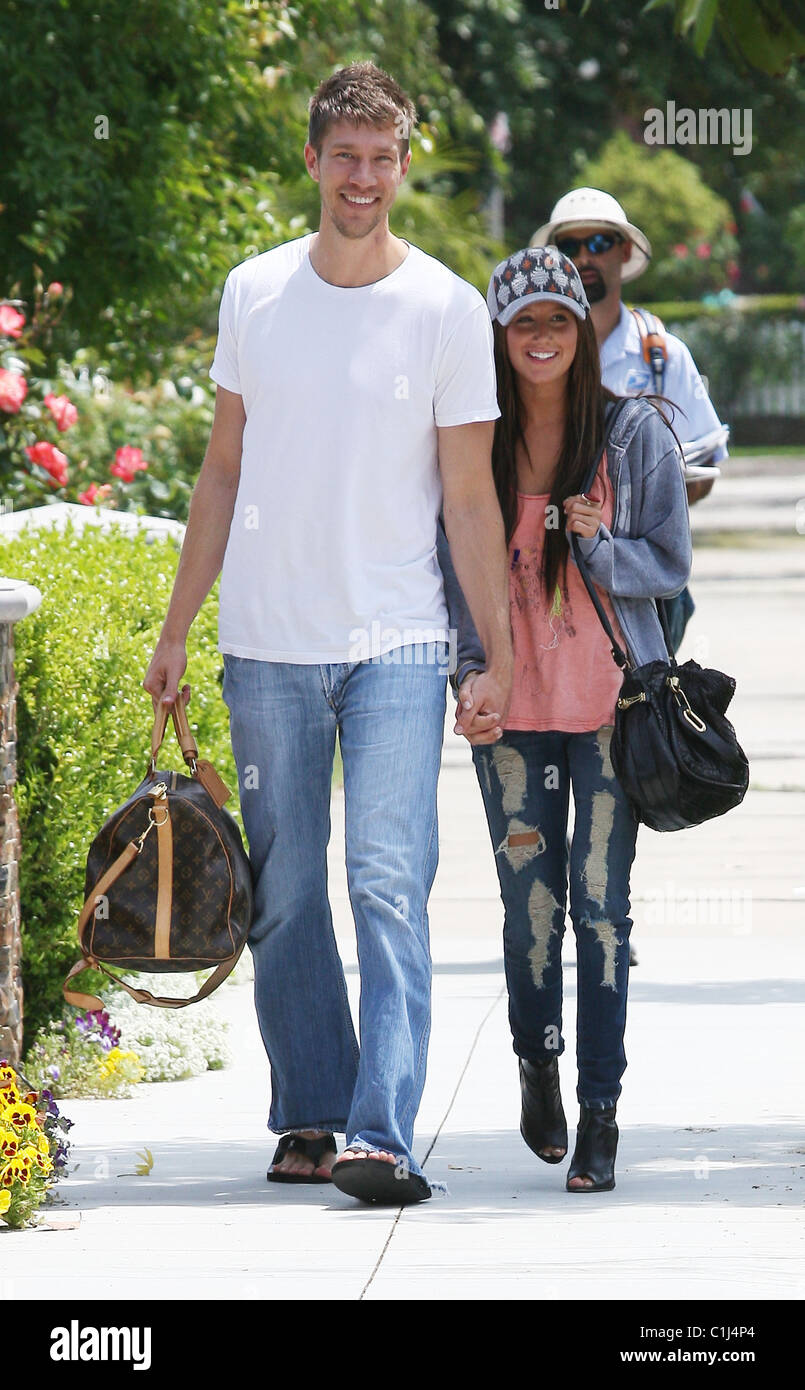 Ashley Tisdale walking to her home with her boyfriend Scott Speer wearing a  pair of ripped blue jeans. Los Angeles, California Stock Photo - Alamy