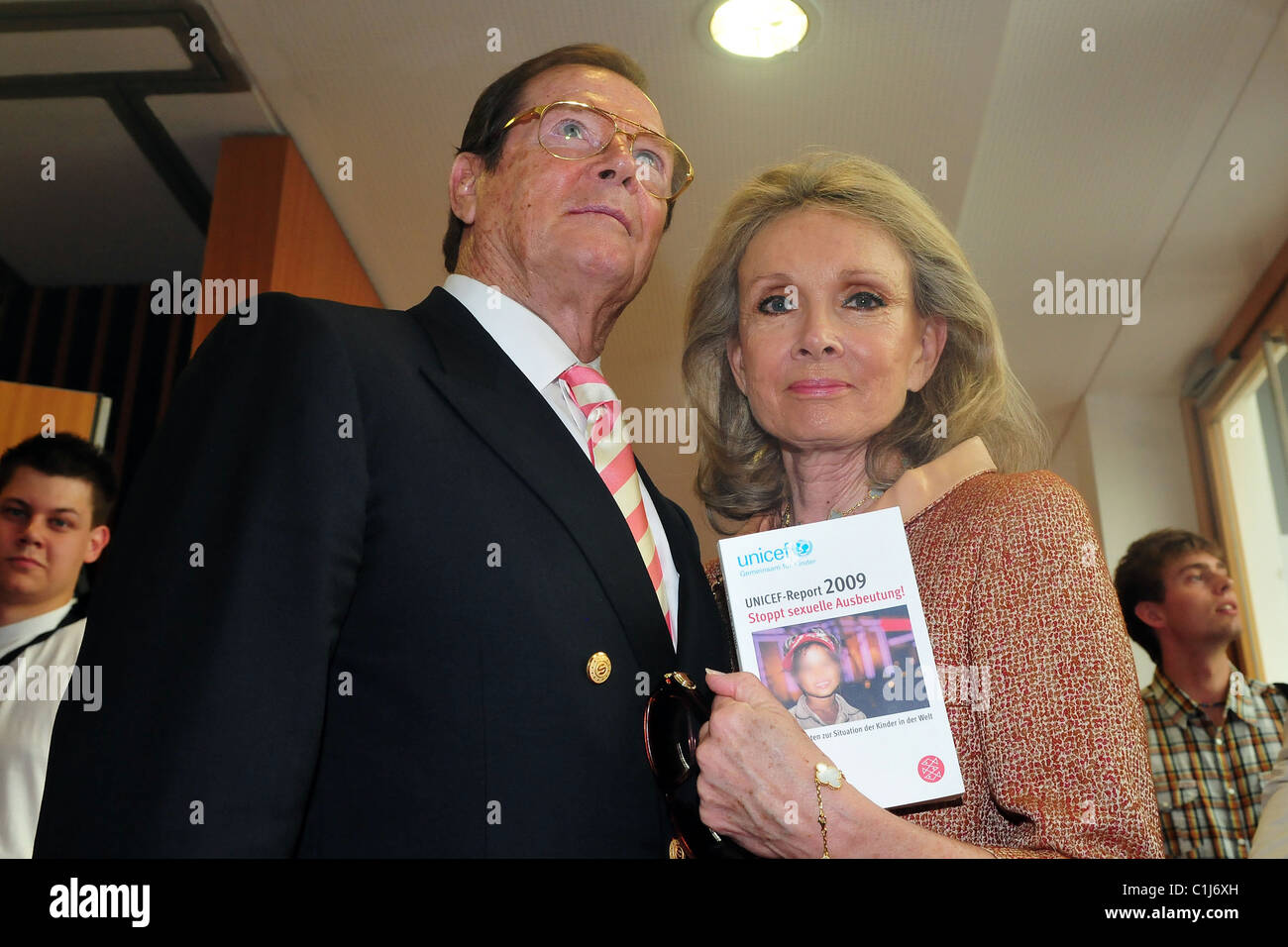 sir roger moore and his wife christina kiki tholstrup at a press conference at