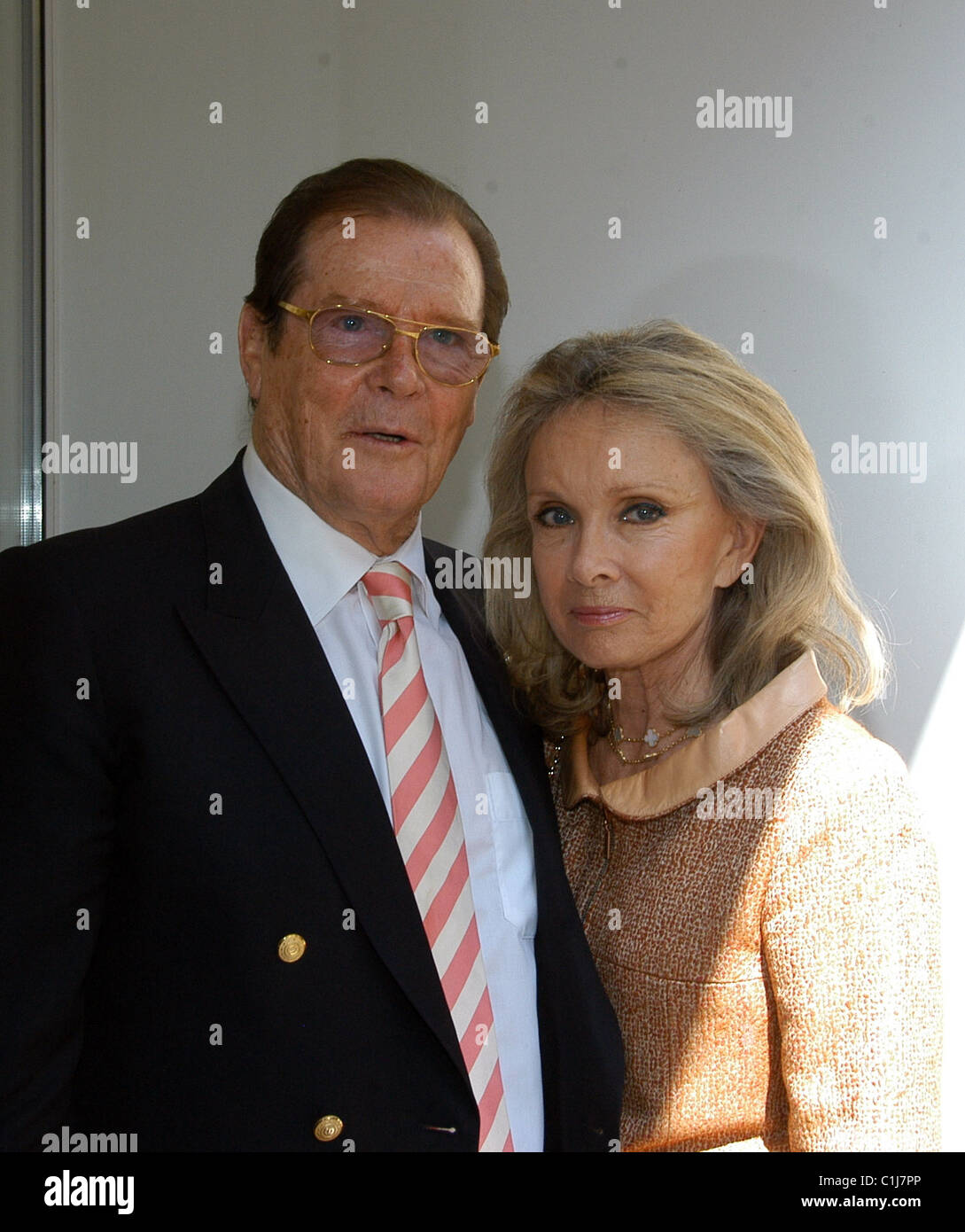 roger moore and his wife christina kiki tholstrup outside kulturkaufhaus dussmann berlin germany
