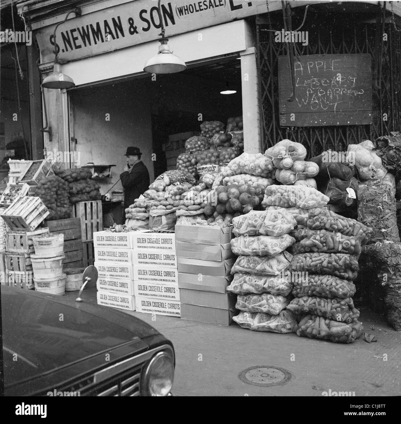 London, 1950s. Vegetables outside S. Newman & Son, fruit and vegetable