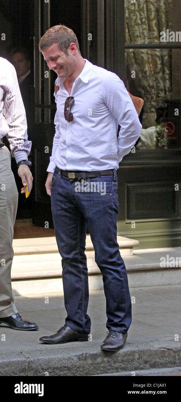 Dermot O'Leary Leaving a Hotel in Convent Garden London, England - 03. ...