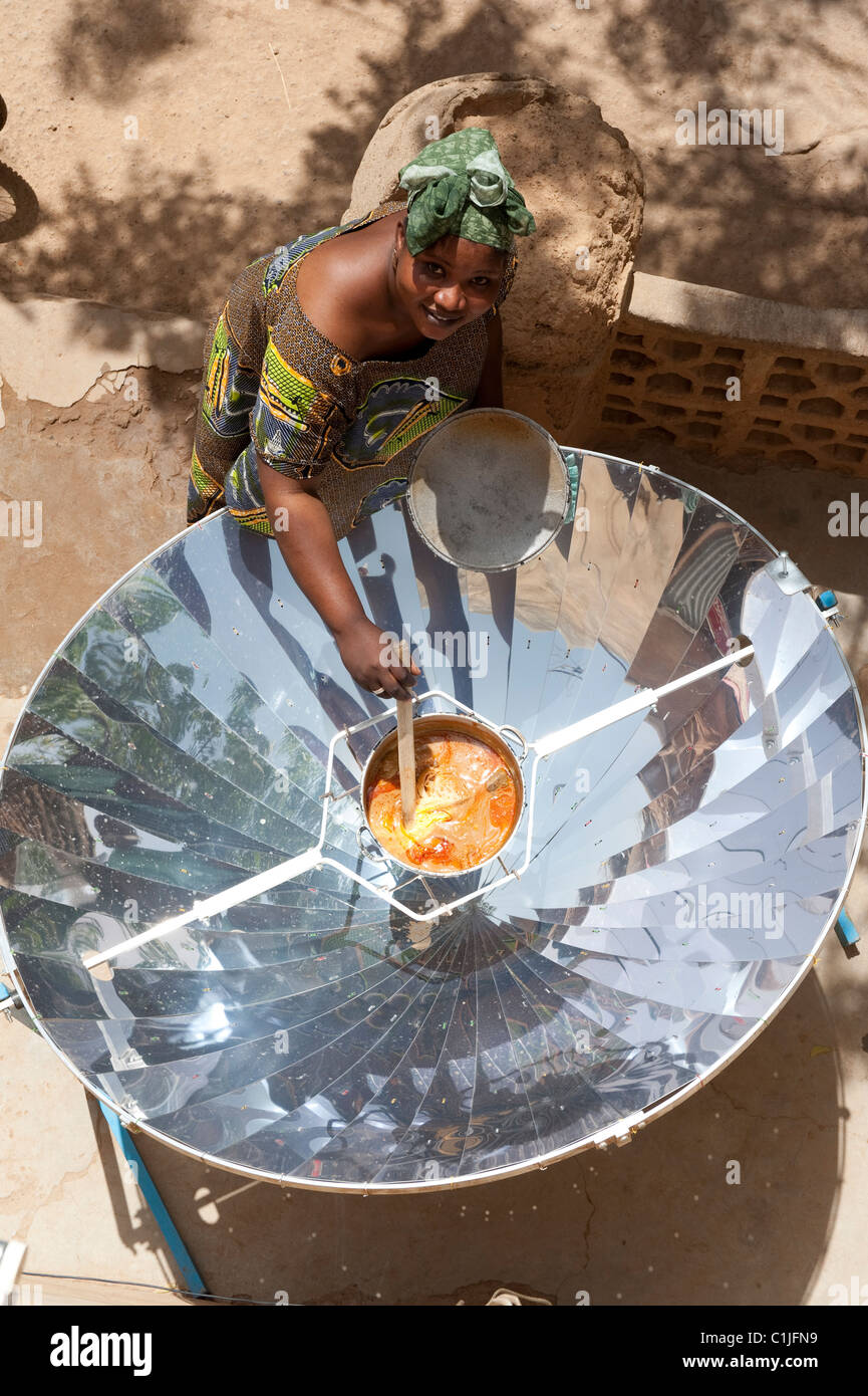 Africa Mali Bandiagara, woman with solar cooker preparing food Stock Photo