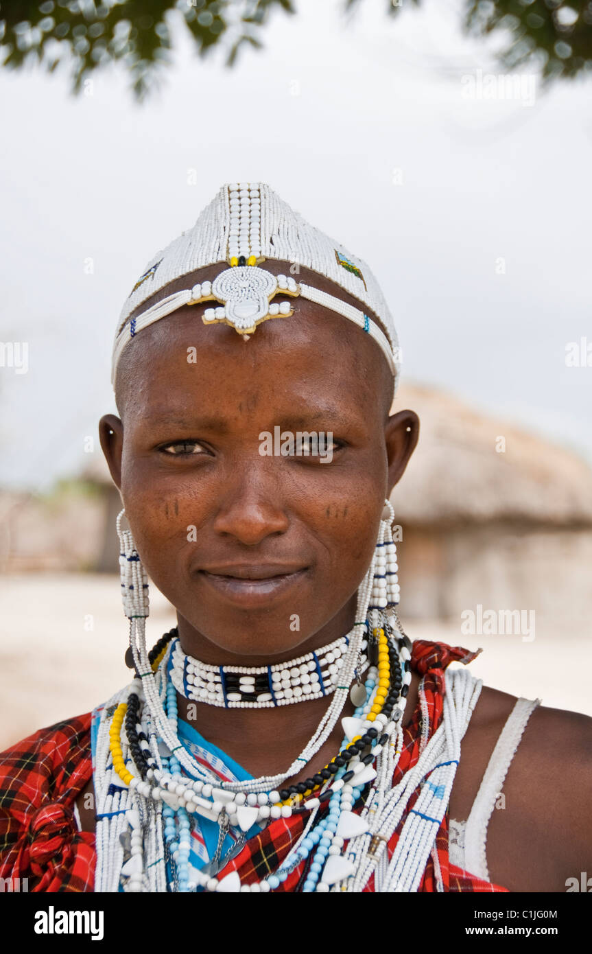 Tribal clothing hi-res stock photography and images - Page 4 - Alamy