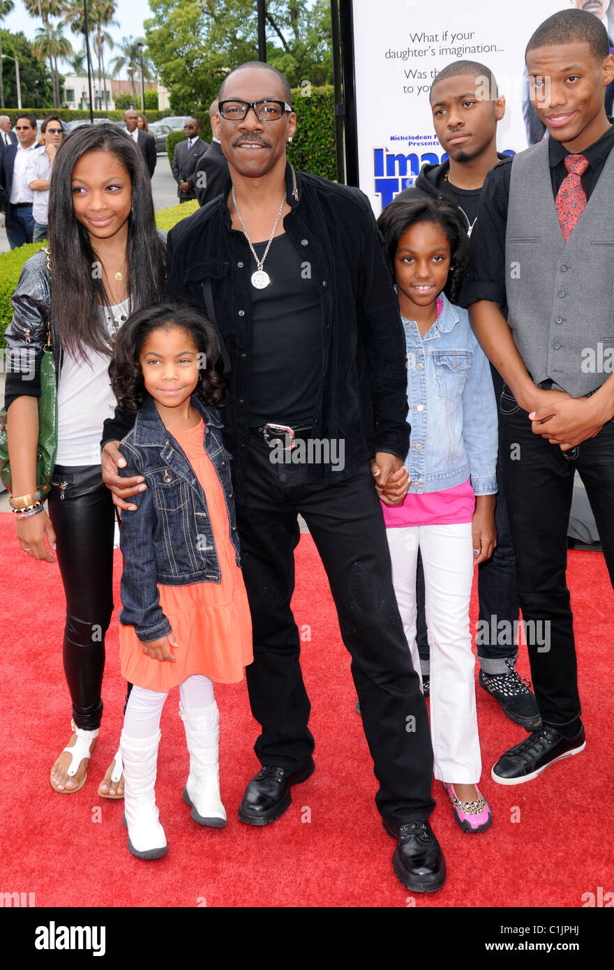 eddie-murphy-with-his-family-los-angeles-premiere-of-imagine-that