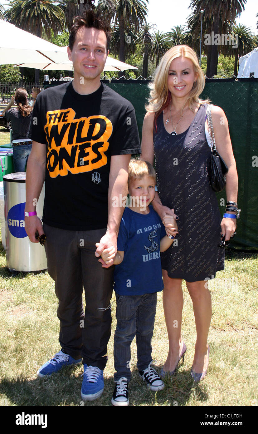 Mark Hoppus with his wife Skye Everly and son Elizabeth Glaser Pediatric  AIDS Foundation 20th Annual 'A Time For Heroes' Stock Photo - Alamy