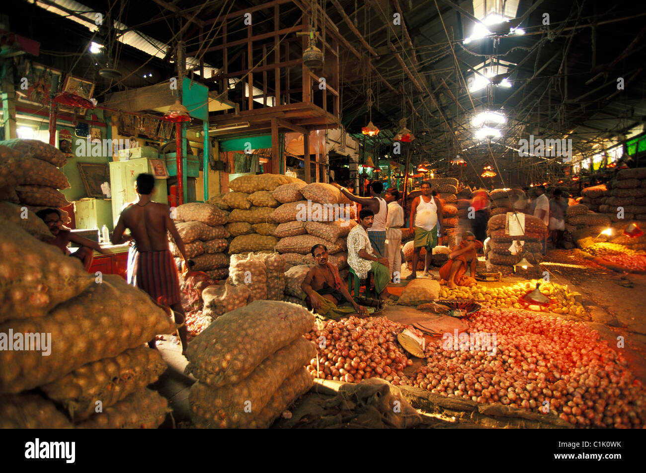 India, West Bengal, Calcutta (Kolkata), Sealdah train station area