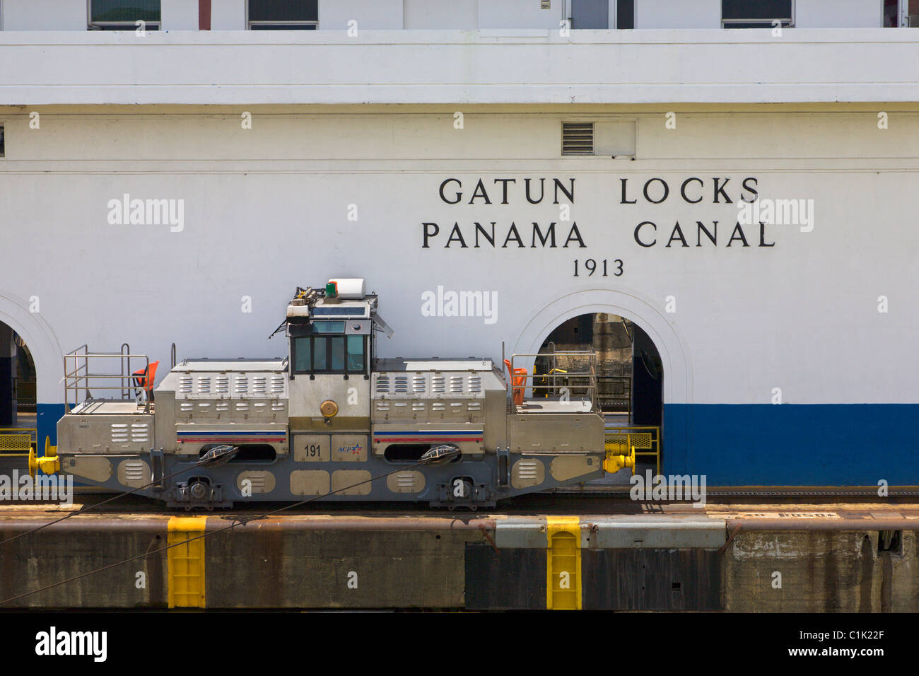 Mule, Gatun Locks, Panama Canal, Panama Stock Photo - Alamy