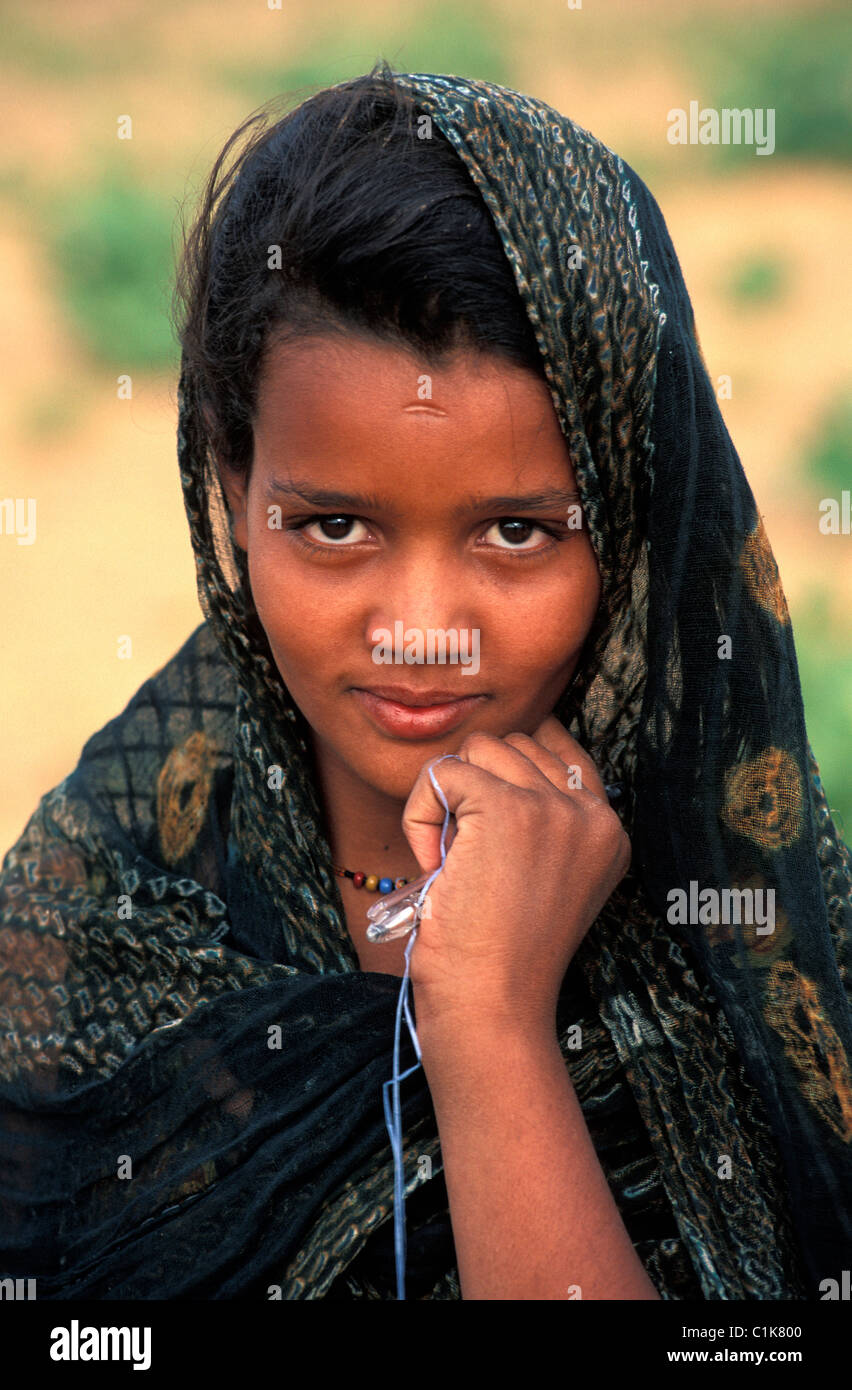 Mauritania, Adrar region, girl in Chinguetti Stock Photo