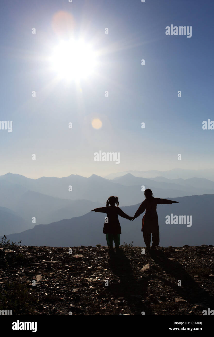 Indigenous children silhouette hi-res stock photography and images - Alamy