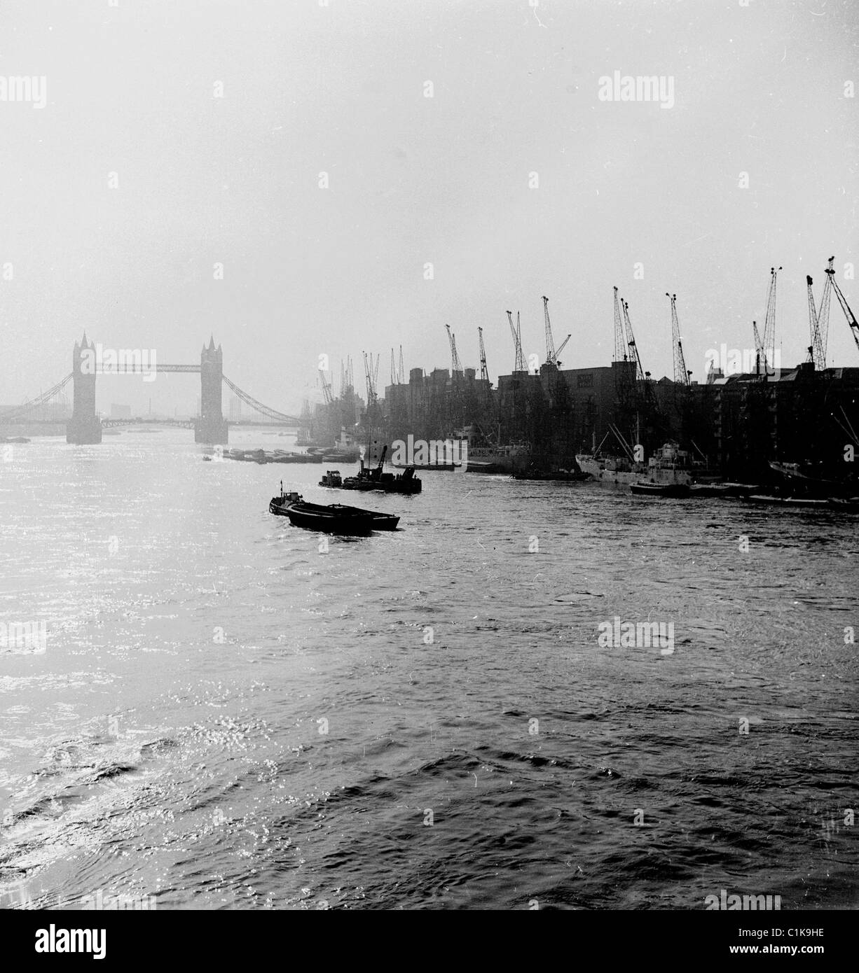 1950s. London. The famous Tower Bridge, seen as the morning mist settles over the river Thames in this picture by J Allan Cash. Stock Photo