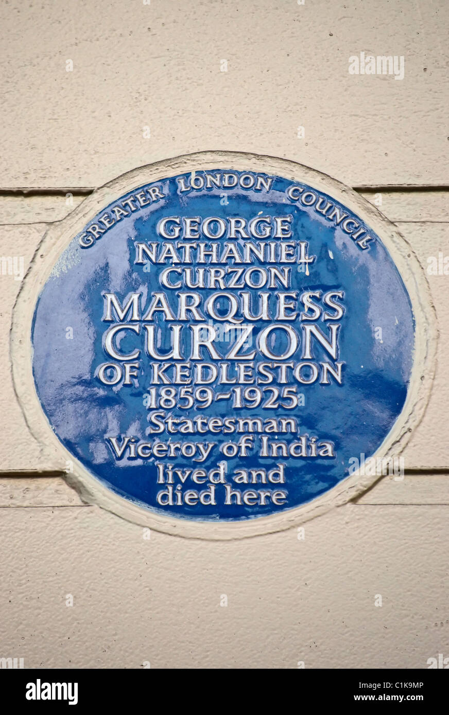 blue plaque marking a home of lord curzon, marquess curzon of kedleston