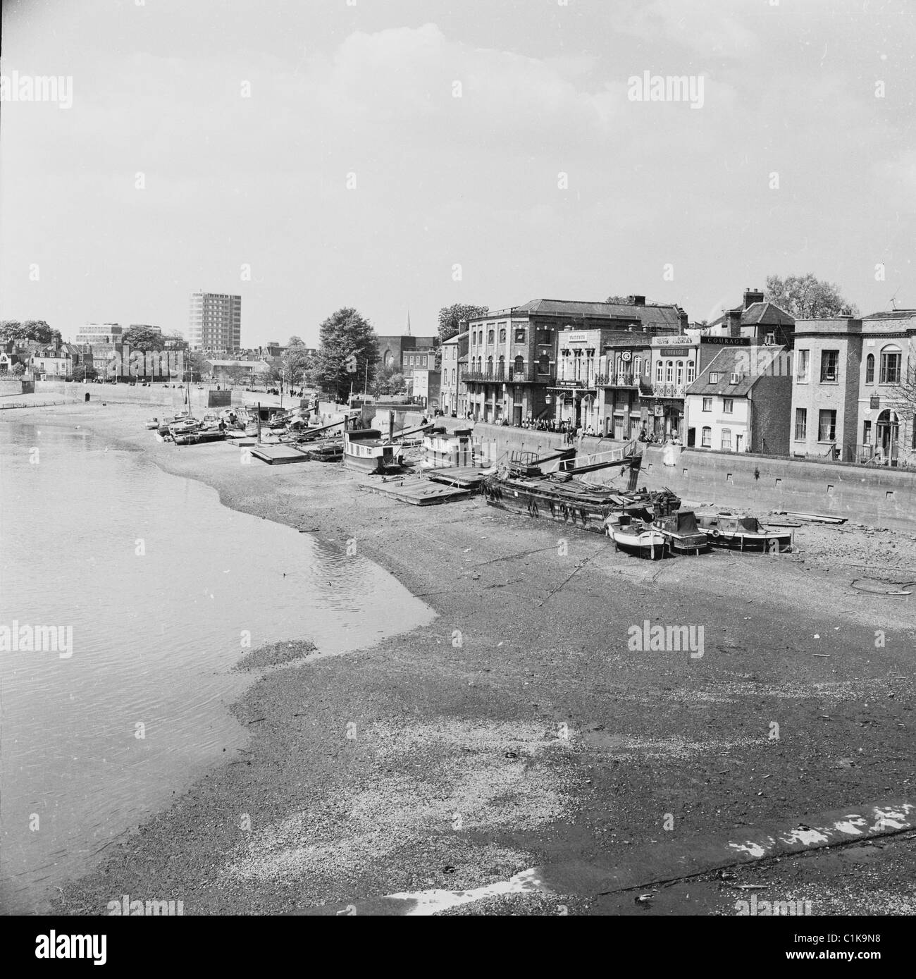 Boats on water 1950s hi-res stock photography and images - Alamy