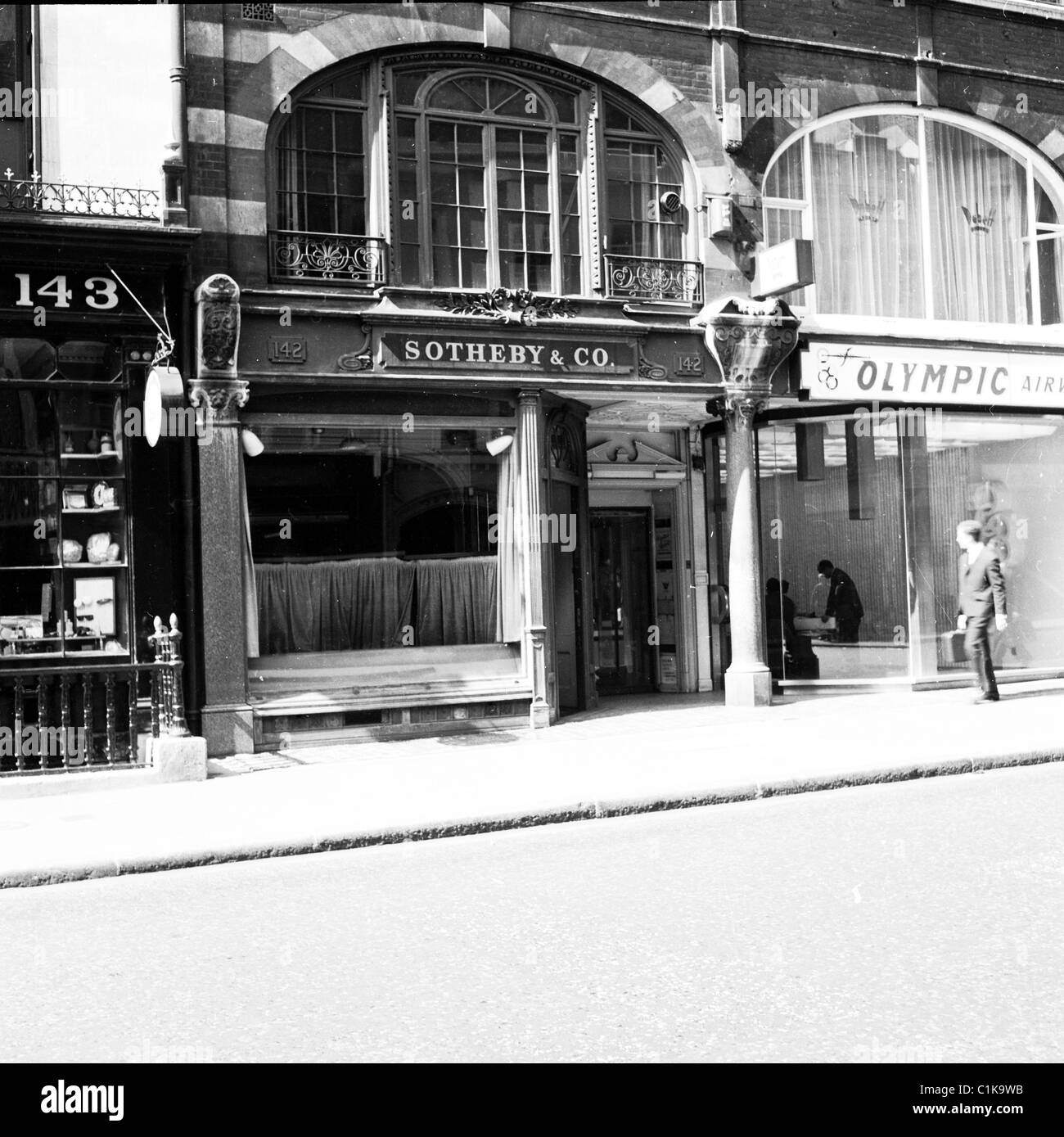 High street kensington 1960s hires stock photography and images Alamy
