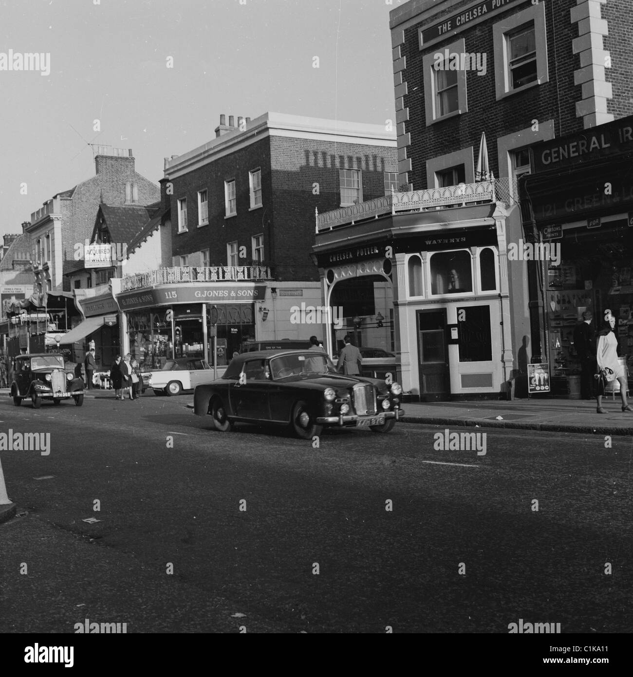 Kings road chelsea 1960s Black and White Stock Photos & Images Alamy