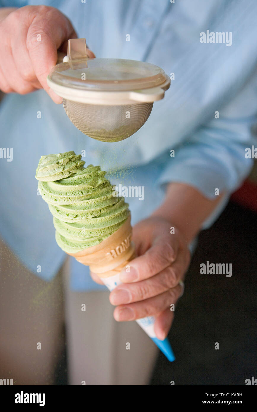 Japan, Kansai, a tea shop in Uji near Kyoto wher local green tea is