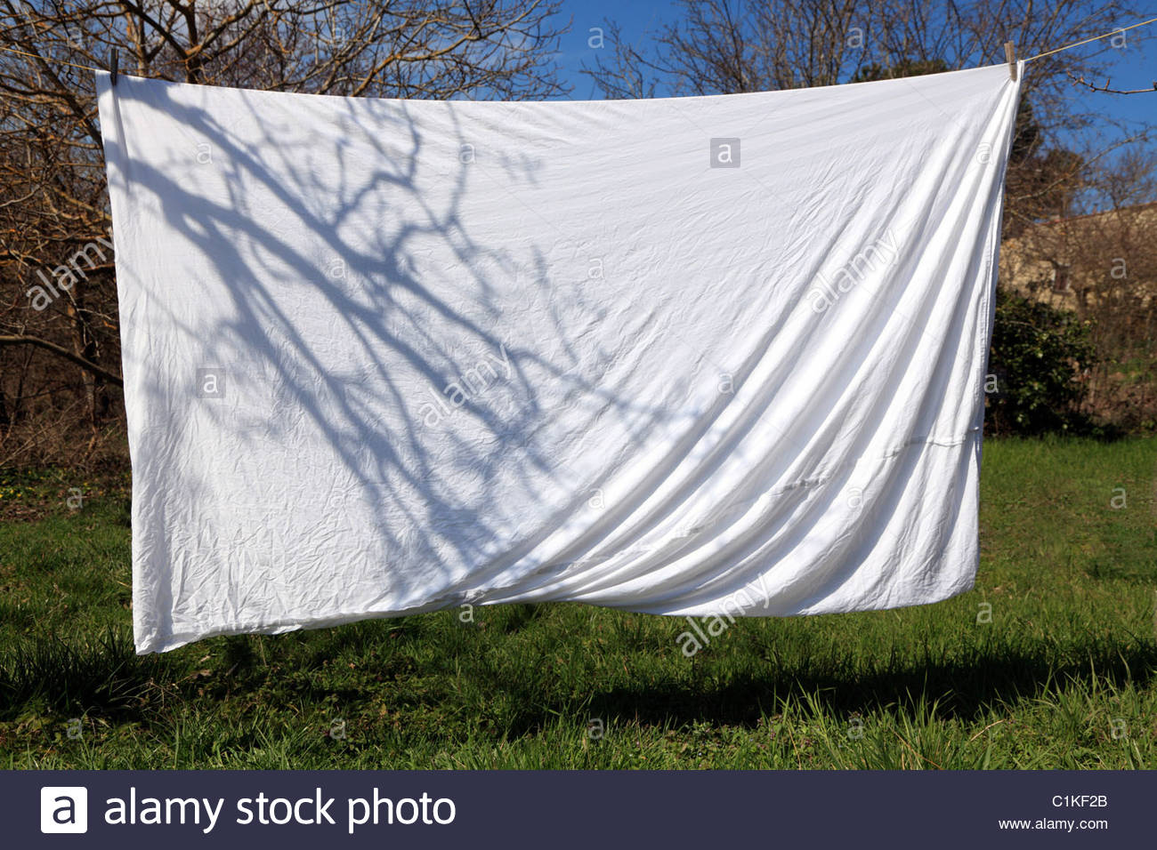 bed-sheet-drying-outside-on-washing-line-C1KF2B.jpg