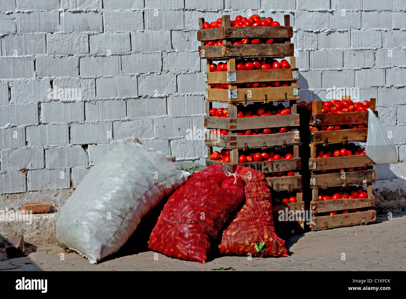 Boxes of tomatoes at outdoor street market Stock Photo - Alamy