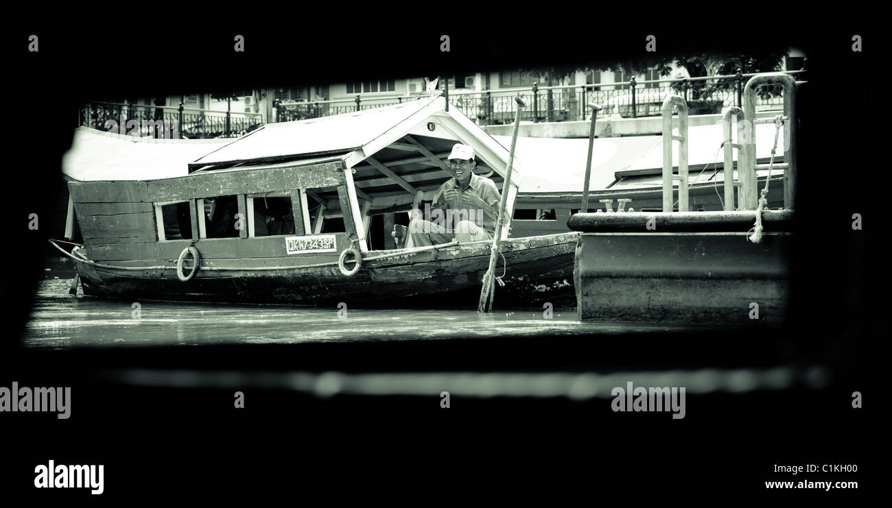 Sampan boat hi-res stock photography and images - Alamy