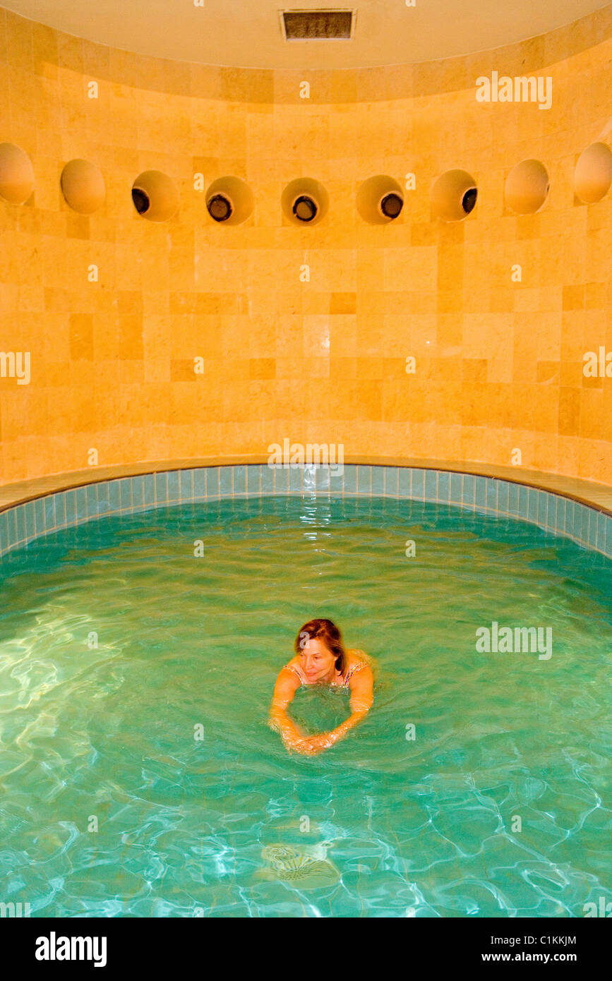 Dead sea hotel jordan movenpick hi-res stock photography and images - Alamy