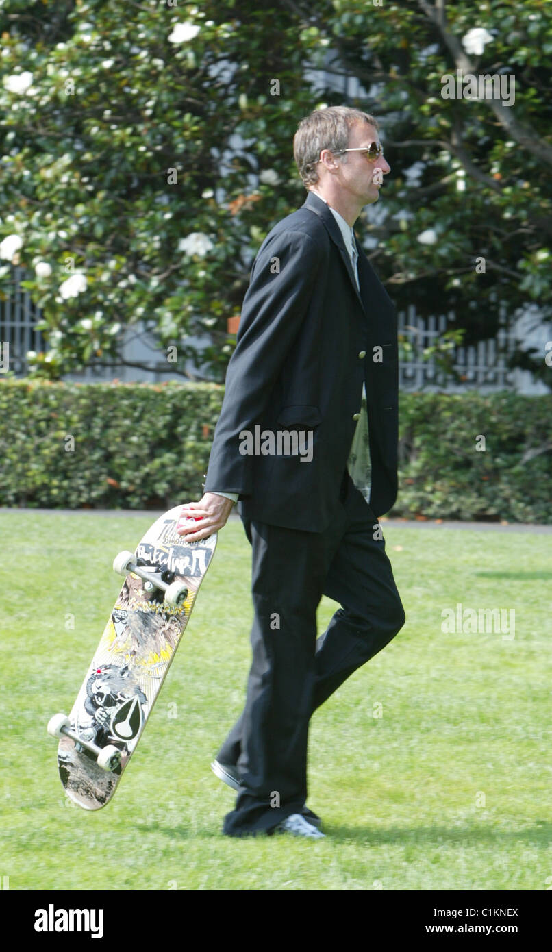 Tony hawk president obama hosts hi-res stock photography and images - Alamy, image size:806x1390