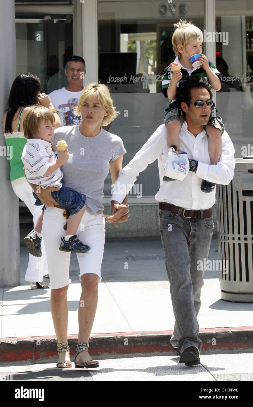 Sharon Stone buys ice cream for her two sons at Baskin-Robbins with a friend Los Angeles, California - 19.06.09 Stock Photo