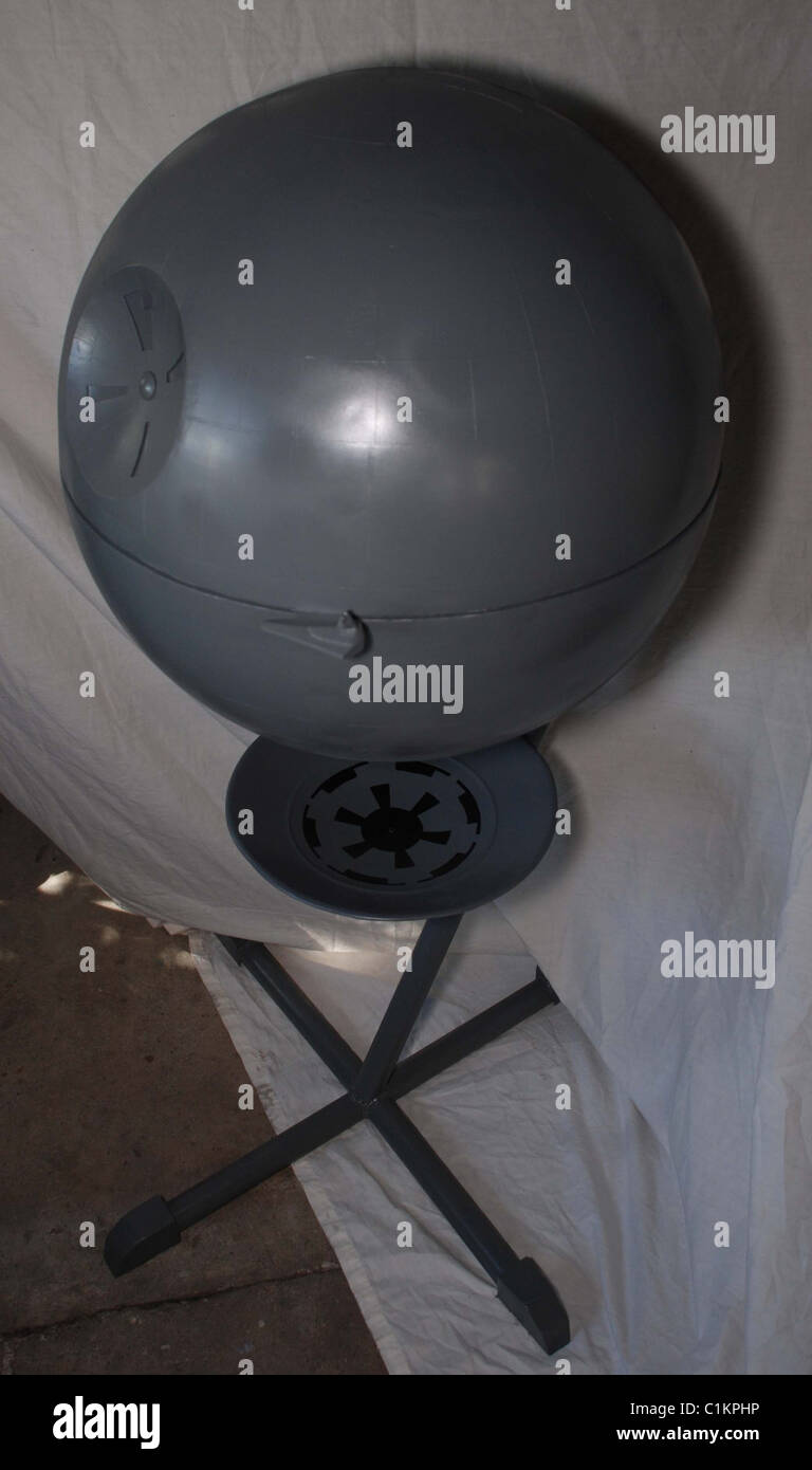 https://c8.alamy.com/comp/C1KPHP/death-star-grill-thats-no-bbq-its-a-space-station!-thats-rightstar-C1KPHP.jpg