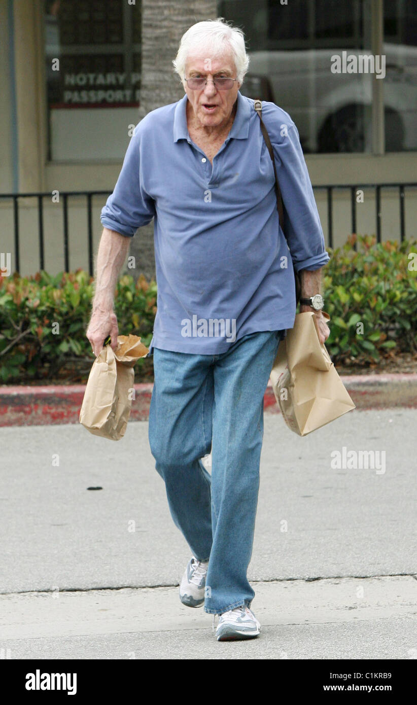 Dick Van Dyke leaving Ralphs grocery store carrying shopping bags. Los